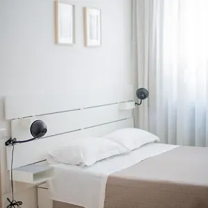 https://bright-apartment-a-stones-throw-from-the-station.barihotels.org